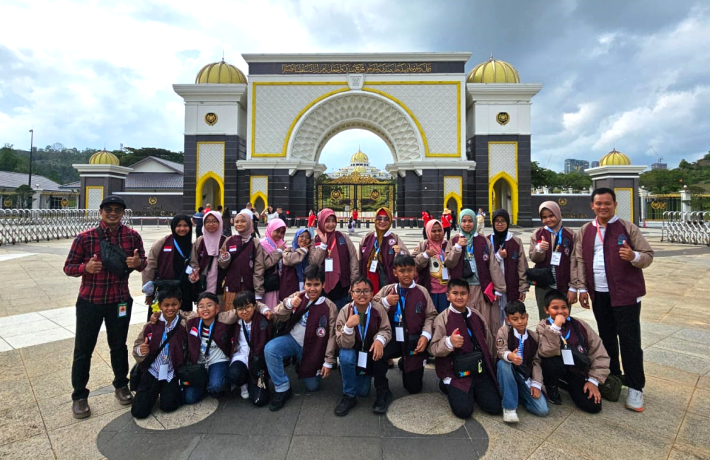 "Study Overseas" ke Malaysia, Siswa SD Al Falah Darmo Surabaya Pulang Bawa Ilmu Baru!