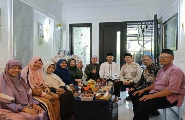 Hangatnya Silaturahmi Lebaran, Al Falah Darmo Kunjungi Para Perintis Sekolah